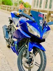 YAMAHA R15 V2